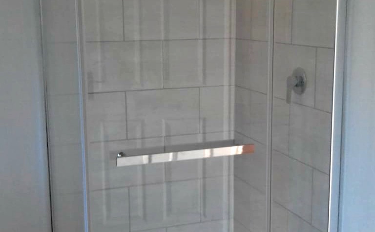 shower by dkm log homes 2